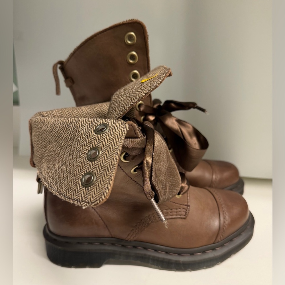 Dr. Martens Doc Aimilita Military Style Boots Dark Brown  Ribbon Laces NWOT US 6 - Picture 5 of 10
